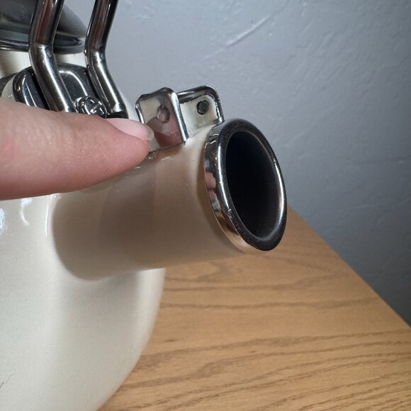 Lenox‎ Holiday Christmas Tea Kettle - Picture 6 of 9